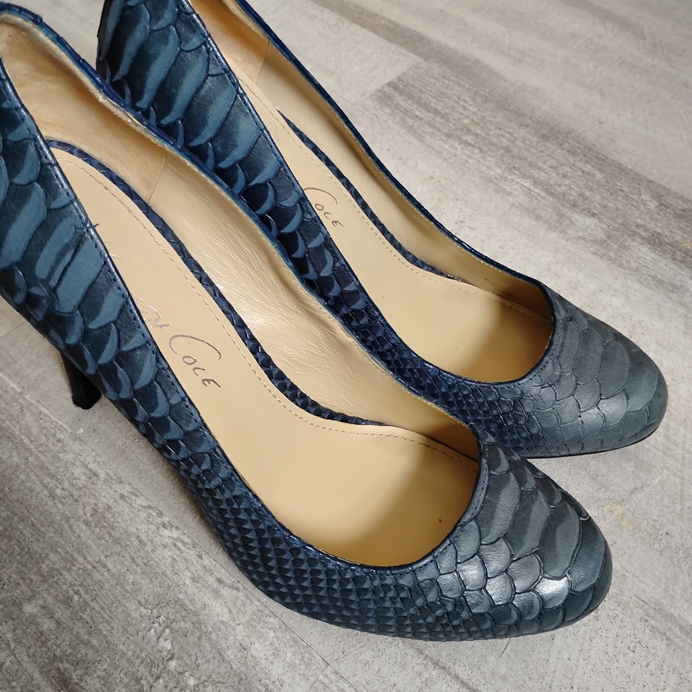 Kenneth Cole New York Teal Scaled Leather Pumps
